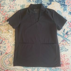4 pocket scrub top